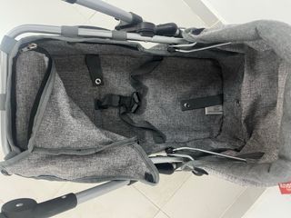 Cochecito y silla de muñecas gris