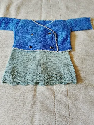 Conjunto vestido y chaqueta tejido a mano