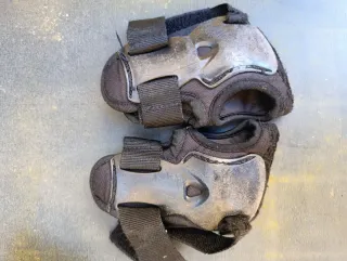 Mochila, casco y protecciones skate