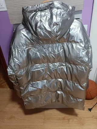Chaqueta plateada acolchada