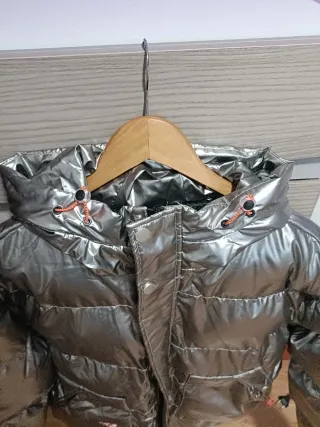 Chaqueta plateada acolchada