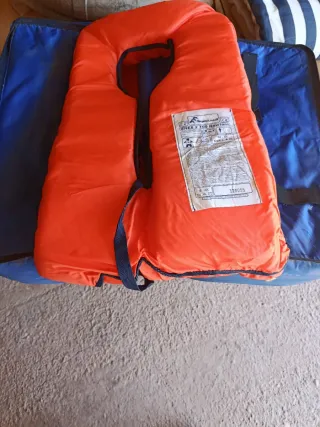 4 chalecos salvavidas sin usar