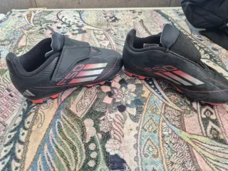 Botas de fútbol Adidas infantiles talla 26