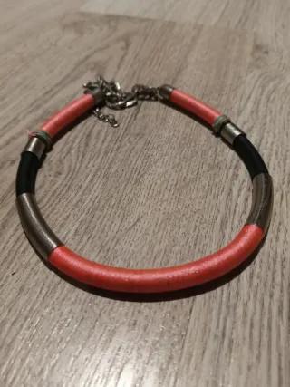 Collar Naranja y Negro con Cadena