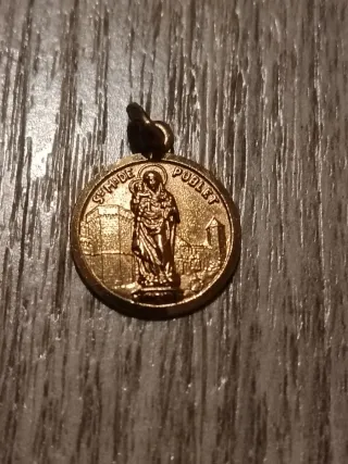 Medalla Madre de dios de poblet
