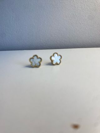 Orecchini Oro Vivo Fiore Bianco