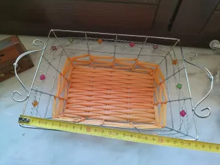 Cesto decorativo arancione con perline