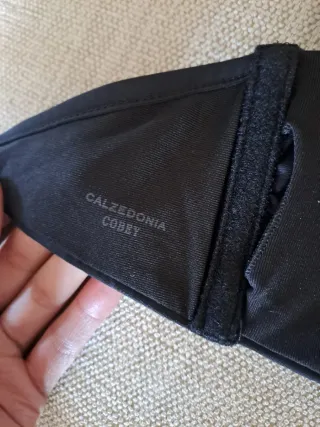 Bikini negro con rosas rojas