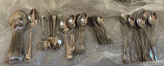 Cubertería CREU DE MALTA Per 12 persones.