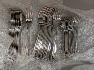 Cubertería CREU DE MALTA Per 12 persones.