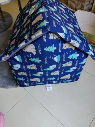 Casa para mascotas azul con estampado