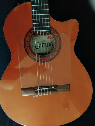 "Rebajada"Guitarra amplificada estrecha  cam