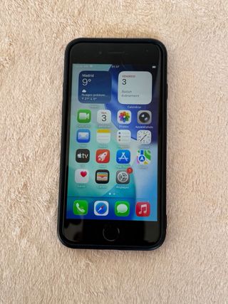 iPhone SE 2 64GB con auticulares y cargador