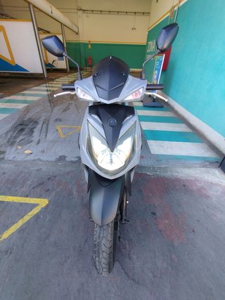 Moto scooter Zym en buenas condiciones