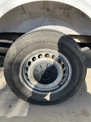 Juego 4 neumáticos con Llantas VW Crafter