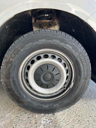 Juego 4 neumáticos con Llantas VW Crafter