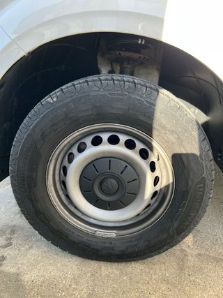 Juego 4 neumáticos con Llantas VW Crafter