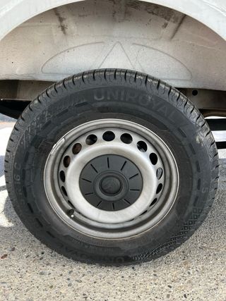 Juego 4 neumáticos con Llantas VW Crafter