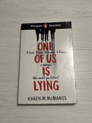 Penguin Readers Level 6: One Of Us Is Lying (EL...