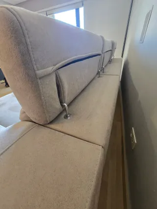 Sofá modular beige con almacenaje