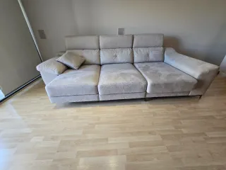 Sofá modular beige con almacenaje