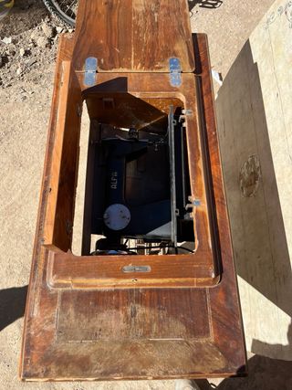 Máquina de coser Alfa con mesa