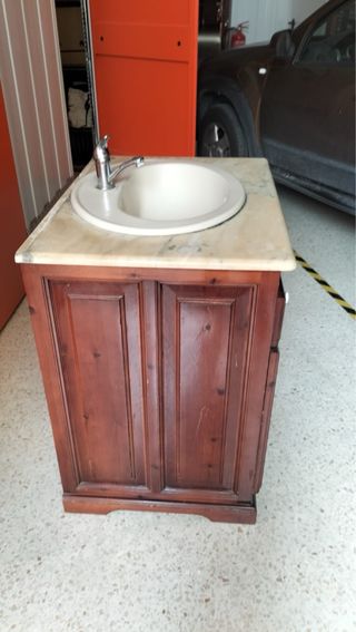 Mueble de baño madera y mármol