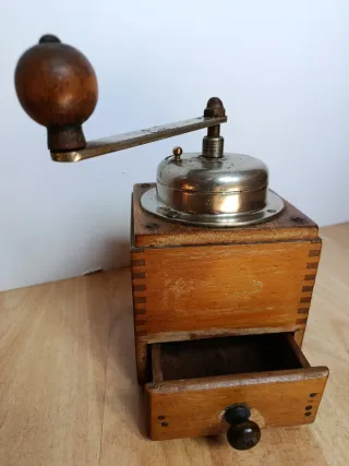 Antiguo molinillo de café Robert Zassenhaus 1950