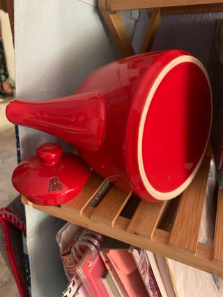 Tetera de porcelana roja, port aventura