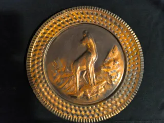 Piatto decorativo rustico con cervo