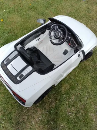 Coche eléctrico Audi R8 Spyder blanco