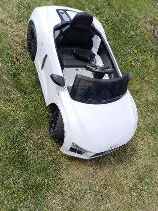 Coche eléctrico Audi R8 Spyder blanco