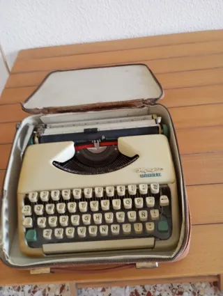 Máquina de escribir Olympia Splendid 33