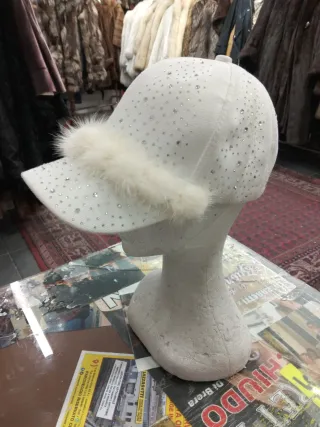 Cappellino Bianco con Visiera e Strass