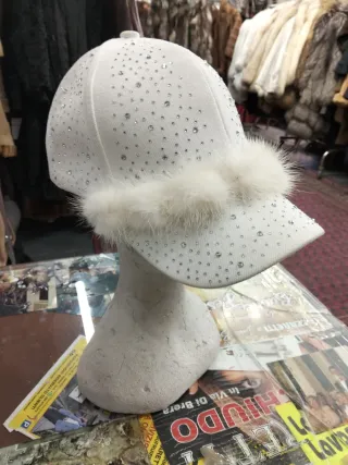 Cappellino Bianco con Visiera e Strass