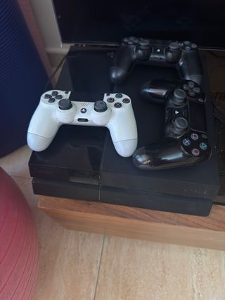 Console PS4 (PlayStation 4) + 3 controller