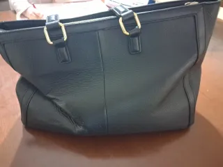 Borsa Love Moschino bianca e nera con borchie