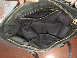 Borsa Love Moschino bianca e nera con borchie