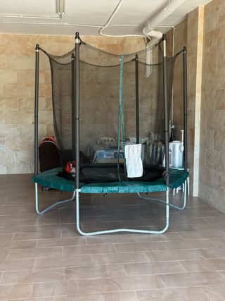 Cama elástica con red de seguridad