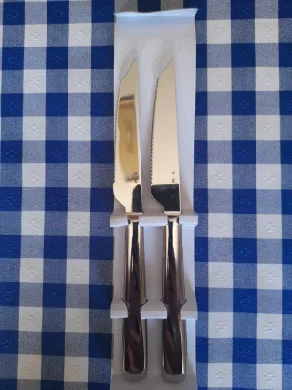 Conjunto 2 Facas de Carne Smeg