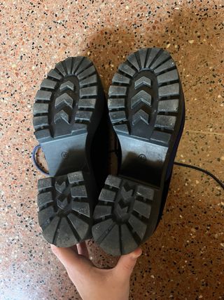 Zapatos azules de terciopelo con plataforma