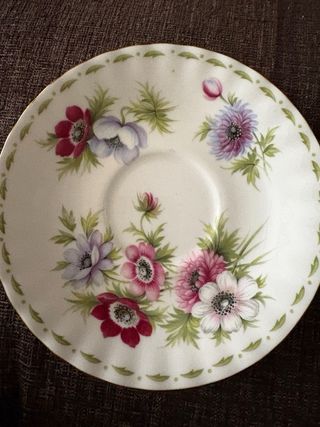 Taza y plato Royal Albert; The Month Series: March