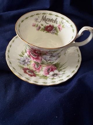 Taza y plato Royal Albert; The Month Series: March