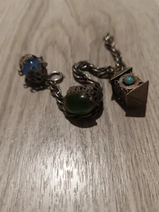 charms y piedras