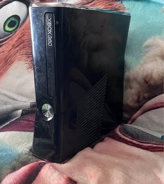 Xbox 360 S 250 GB + Controller + Giochi