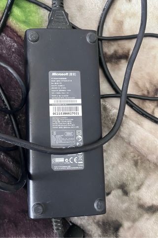 Xbox 360 S 250 GB + Controller + Giochi