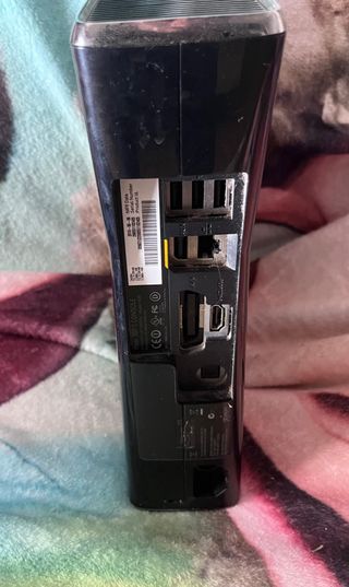 Xbox 360 S 250 GB + Controller + Giochi