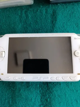 Lote 10 giochi PSP + console da riparare