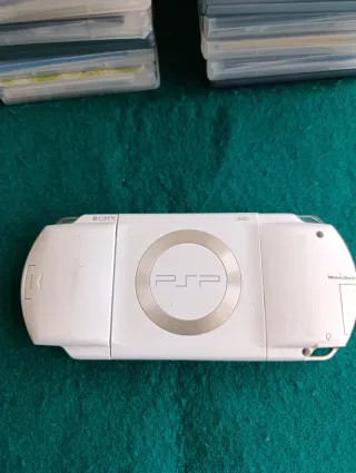 Lote 10 giochi PSP + console da riparare