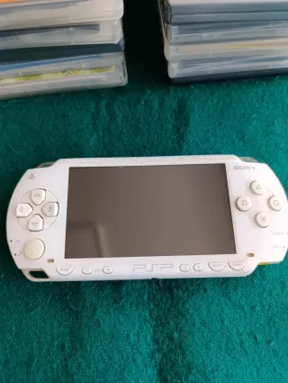Lote 10 giochi PSP + console da riparare